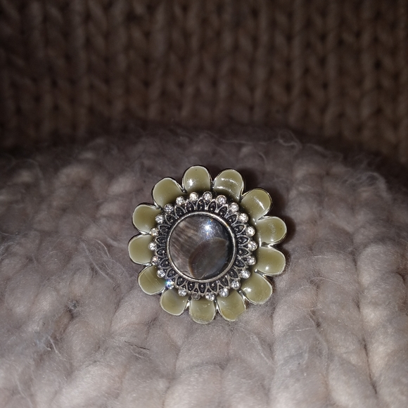 Metal flower Grey ring - Picture 3 of 3